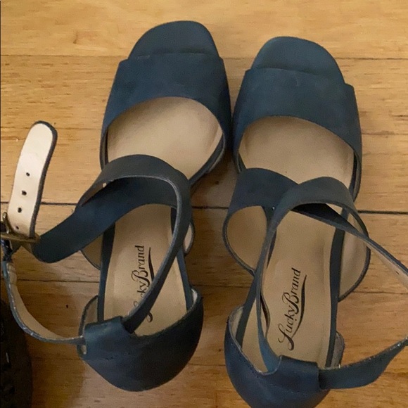 Navy wood wedge strap oh sandals size 9! - Picture 3 of 4